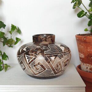 Carved Horse Hair Pottery Vase, Signed By The Artist, 2005